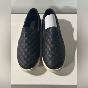 Steve Madden Black Quilted Flats
